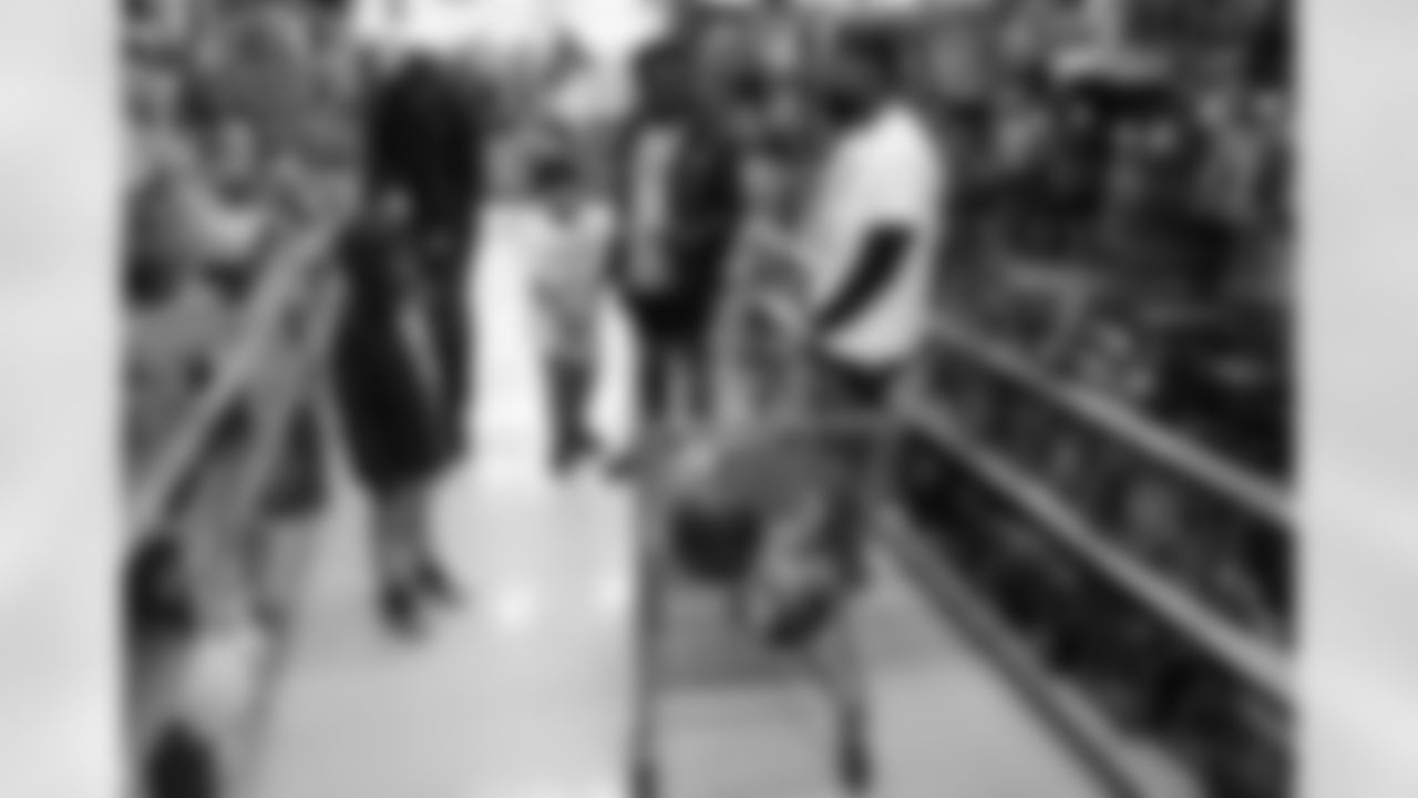 120522_ShopWithaJock_PP_013