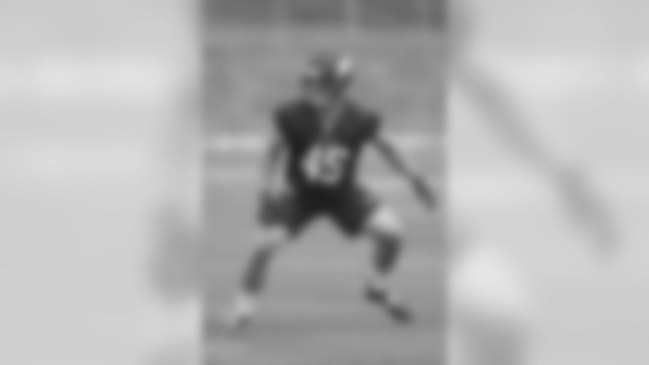 LB Brett Taylor