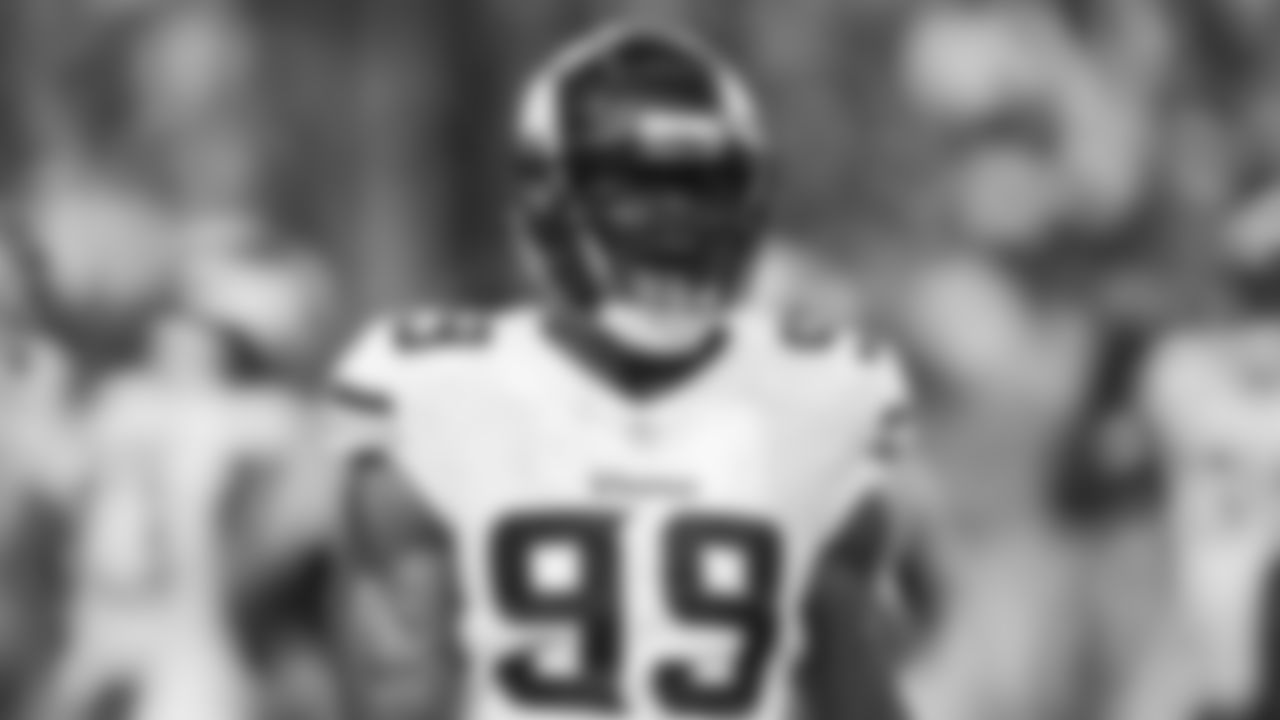 DE <forge-entity title="Danielle Hunter" slug="danielle-hunter" code="player">Danielle Hunter</forge-entity>