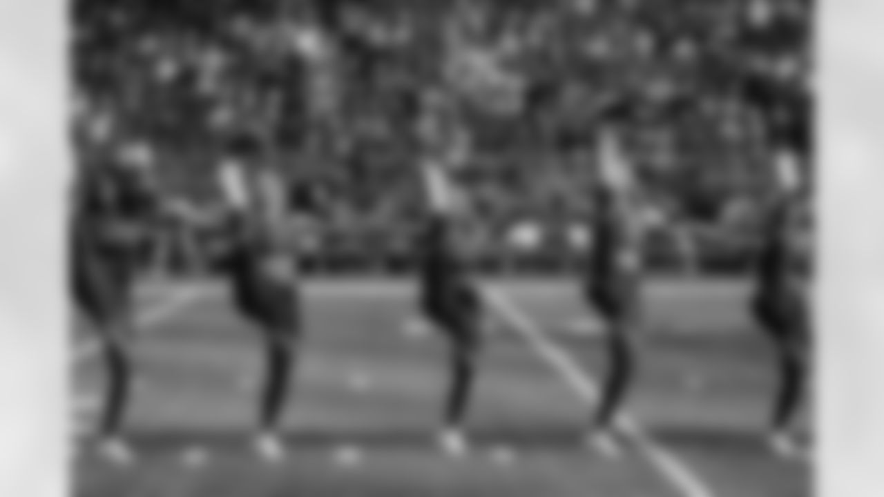 Cheerleaders115