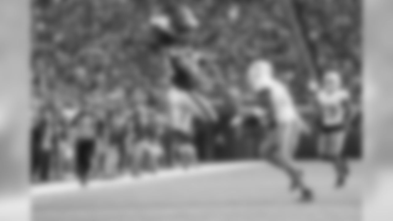 2018_1216_Home_Dolphins_VictoryBoard_0071 copy
