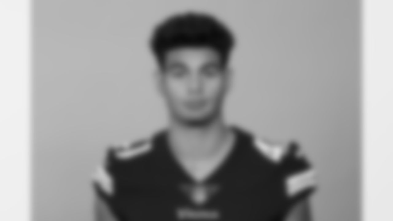 41 LB Chazz Surratt