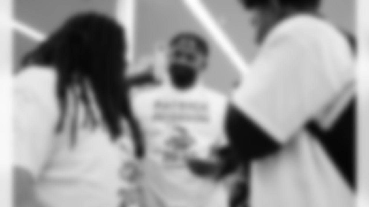 120522_ShopWithaJock_PP_020