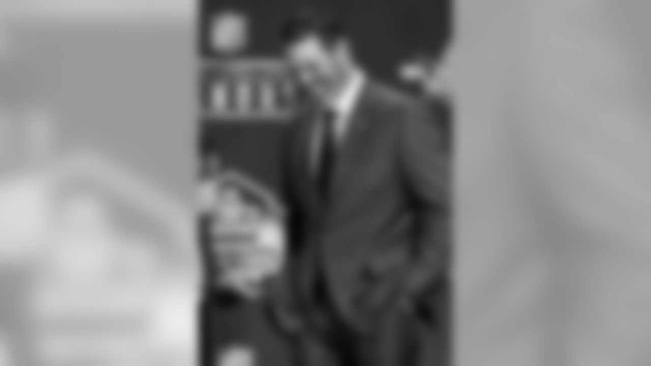 2020_0201_NFLHonors_HOF_SteveHutchinson_0020