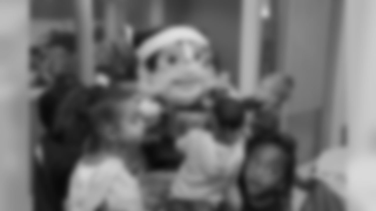 20191209_AnthonyBarrsHolidayParty_064
