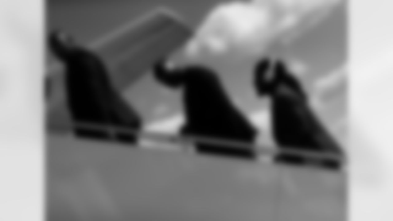 AK1_7671