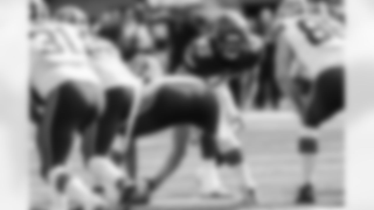 LB Troy Dye