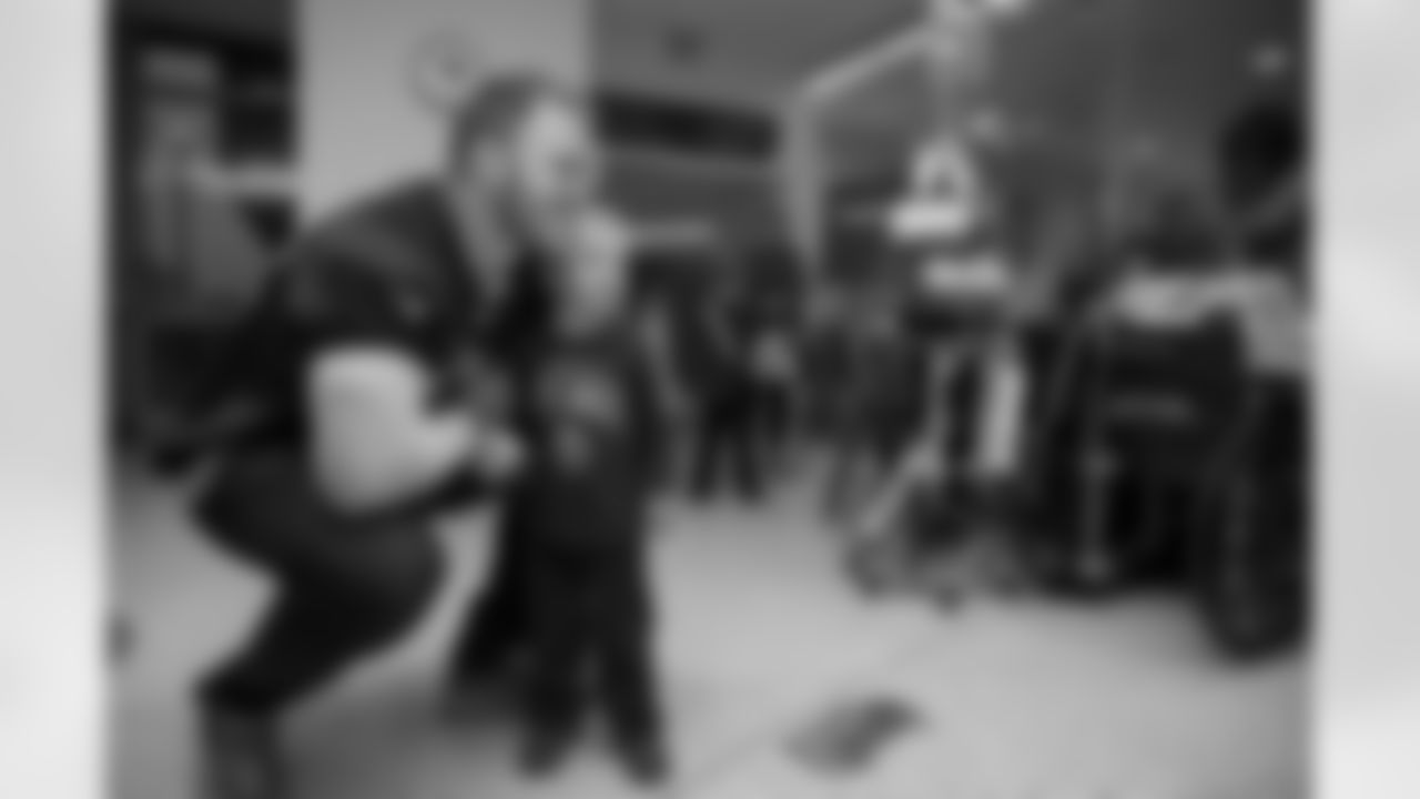 2017_1114_CR_Thanksgiving_ChildrensHospital_0043