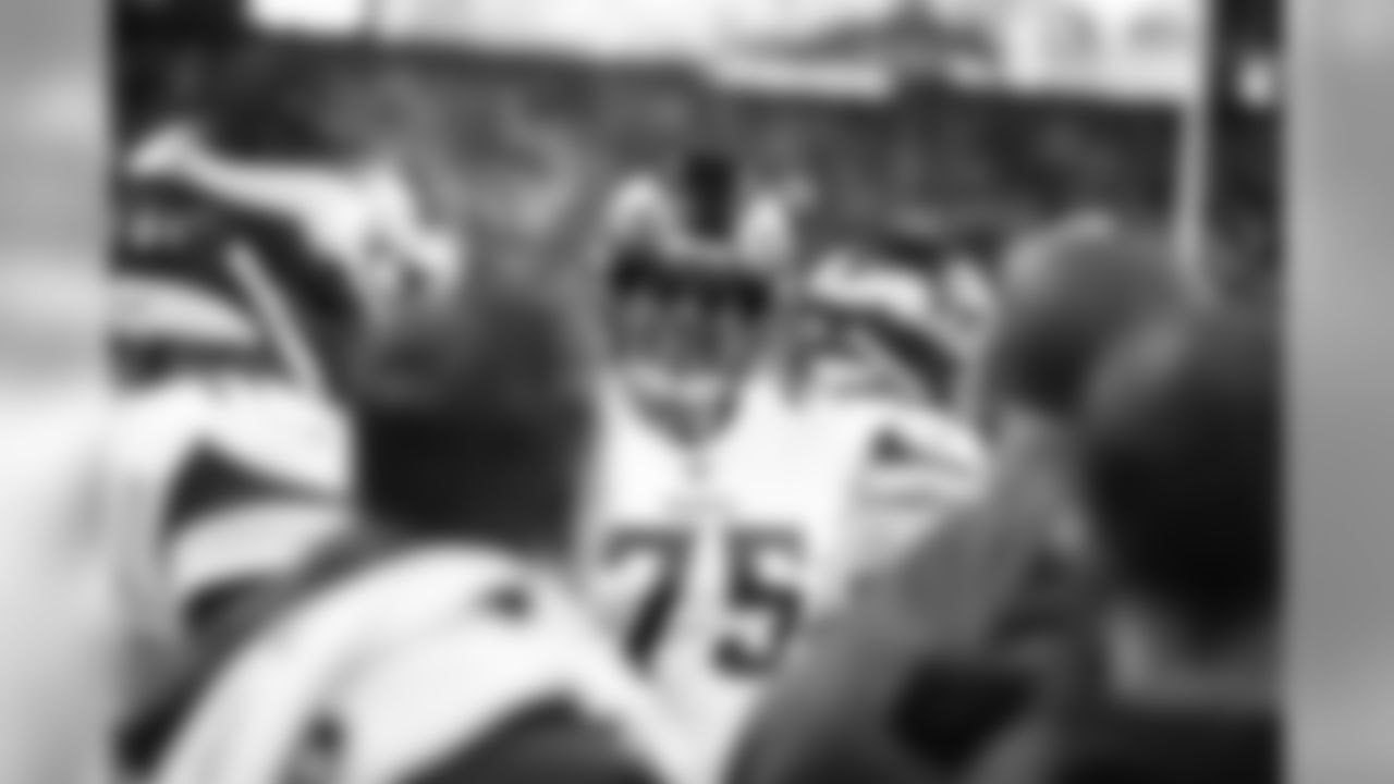 2019_0115_Event_VikingsWomenTeamHuddle_0017