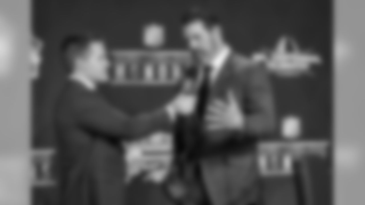 2020_0201_NFLHonors_HOF_SteveHutchinson_0019