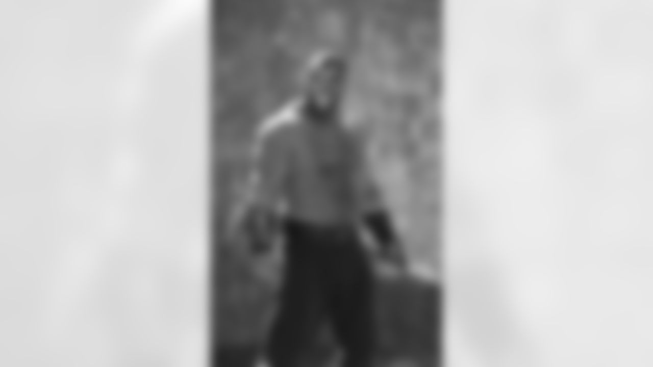 Anthony Barr as The Mountain