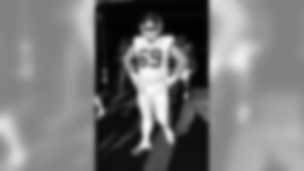 New York Giants center Brett Jones (69) leaves the tunnel before a NFL football game against the Dallas Cowboys on Sunday December 10, 2017 in East Rutherford, N.J. (Evan Pinkus via AP)