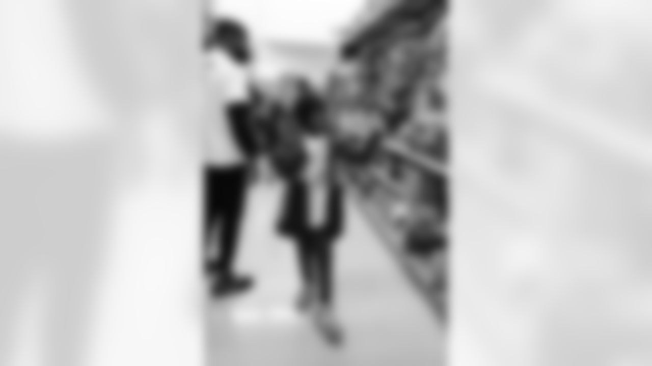 120522_ShopWithaJock_PP_007