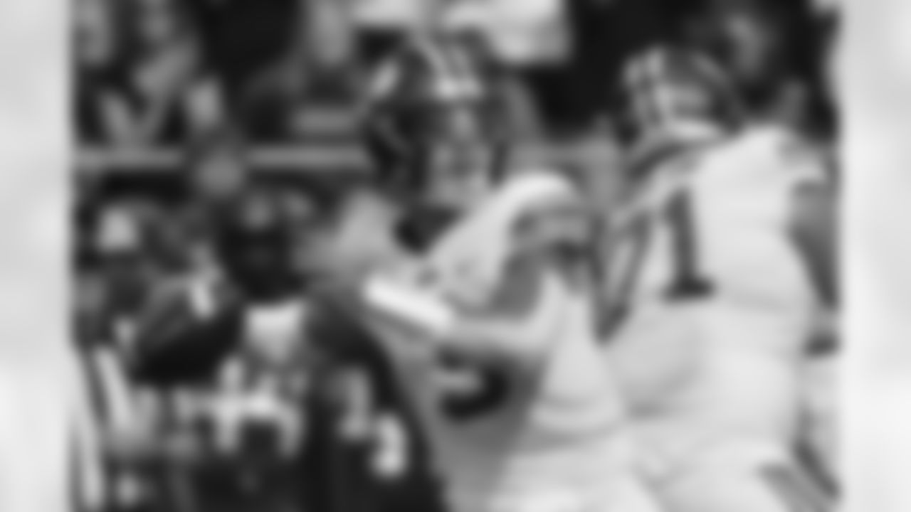 QB Jaren Hall