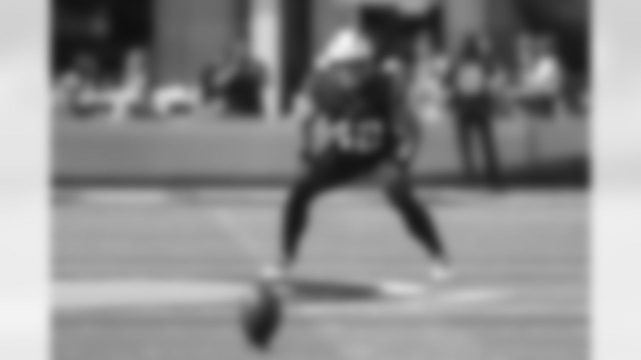 LB Troy Reeder
