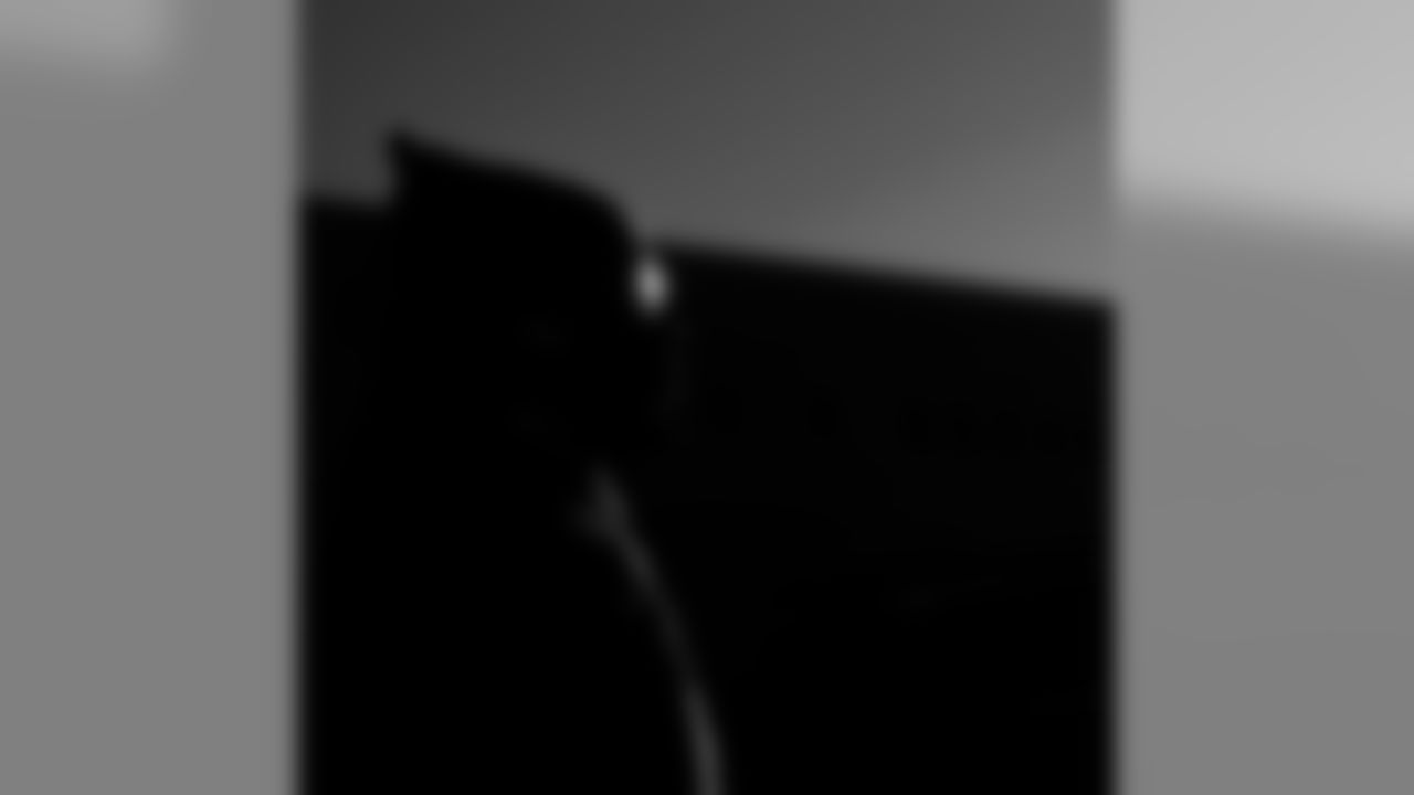 L1590412_1