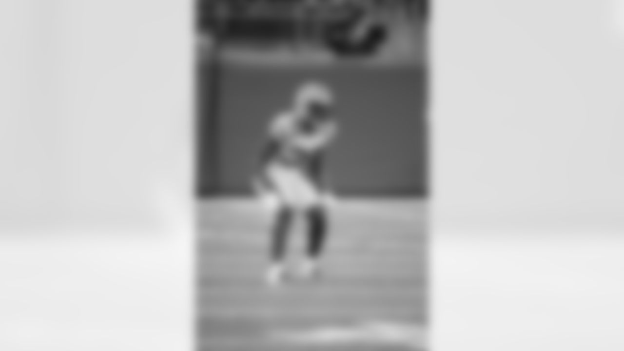 CB Chandon Sullivan