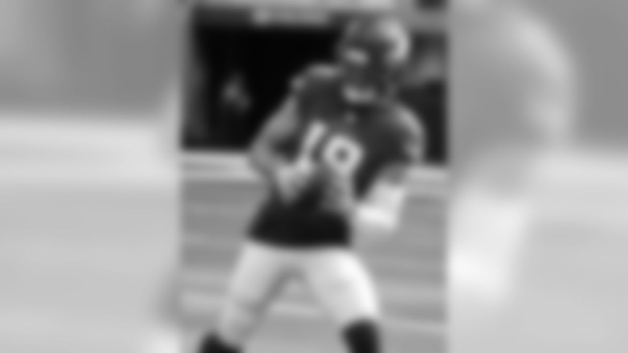 Minnesota Vikings wide receiver Adam Thielen warms up before an NFL football game against the Buffalo Bills, Sunday, Sept. 23, 2018, in Minneapolis. (AP Photo/Bruce Kluckhohn)