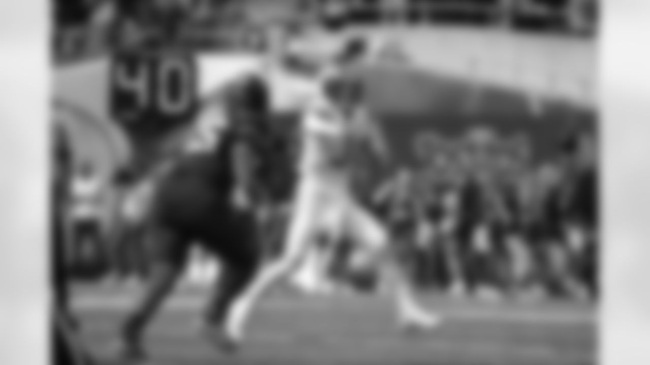 QB Jaren Hall