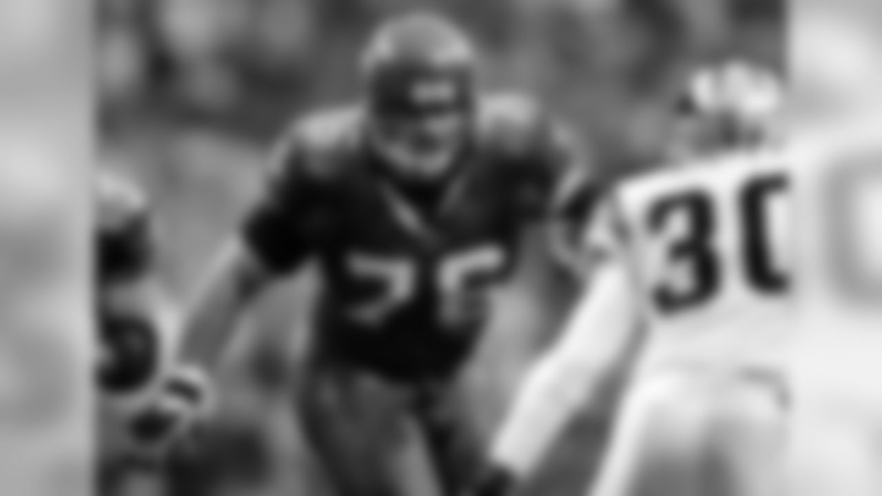 Seven-time All-Pro guard Steve Hutchinson was a 1st-round draft pick by the Seattle Seahawks in 2001 (17th overall).