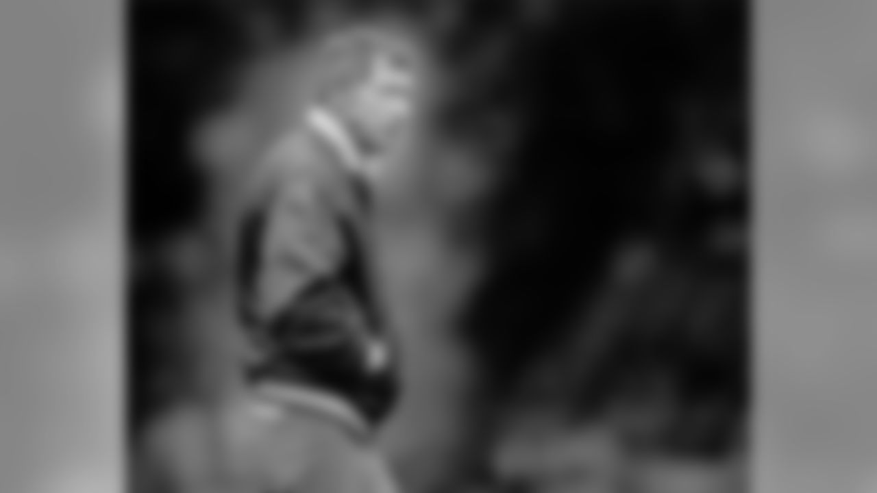 Minnesota Vikings head coach Jerry Burns walks off the field during an NFL football game against the San Francisco 49ers on Sunday, Jan. 9, 1988, in San Francisco. The Vikings won the game, 26-24.