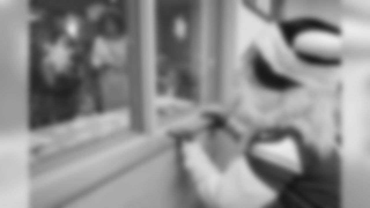 20191209_AnthonyBarrsHolidayParty_095