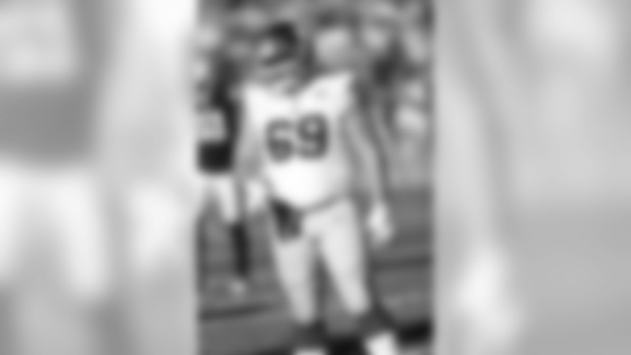 New York Giants offensive center Brett Jones (69) stands on the field during a NFL football game against the Oakland Raiders, Sunday, December 3, 2017 in Oakland. The Raiders won the game 24-17. (Paul Jasienski via AP)