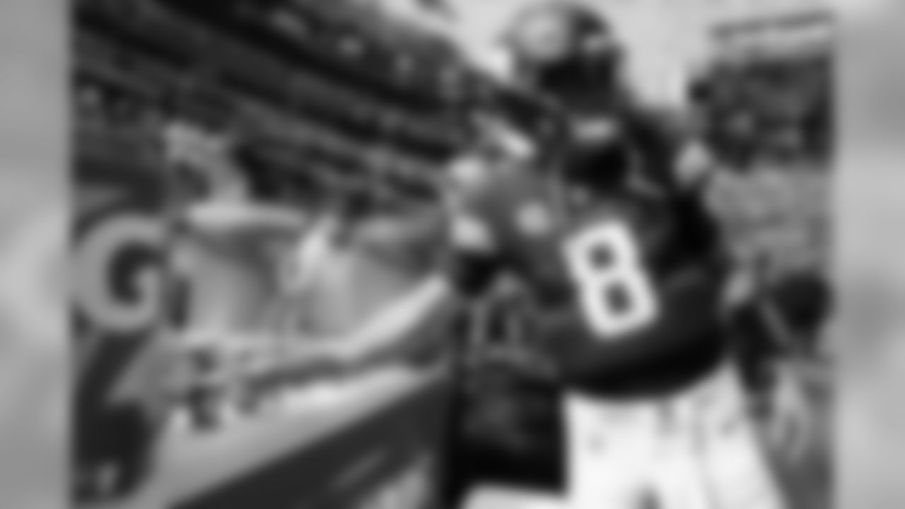 2019_0115_Event_VikingsWomenTeamHuddle_0004