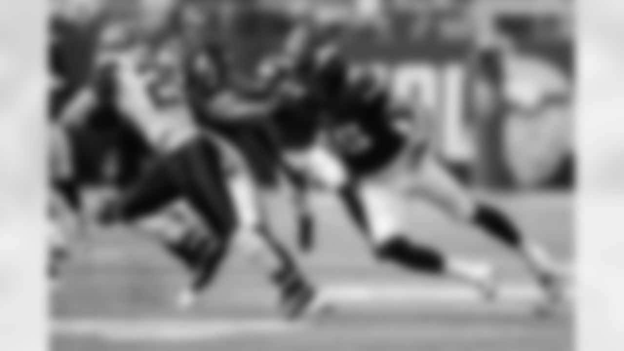 LB Troy Dye