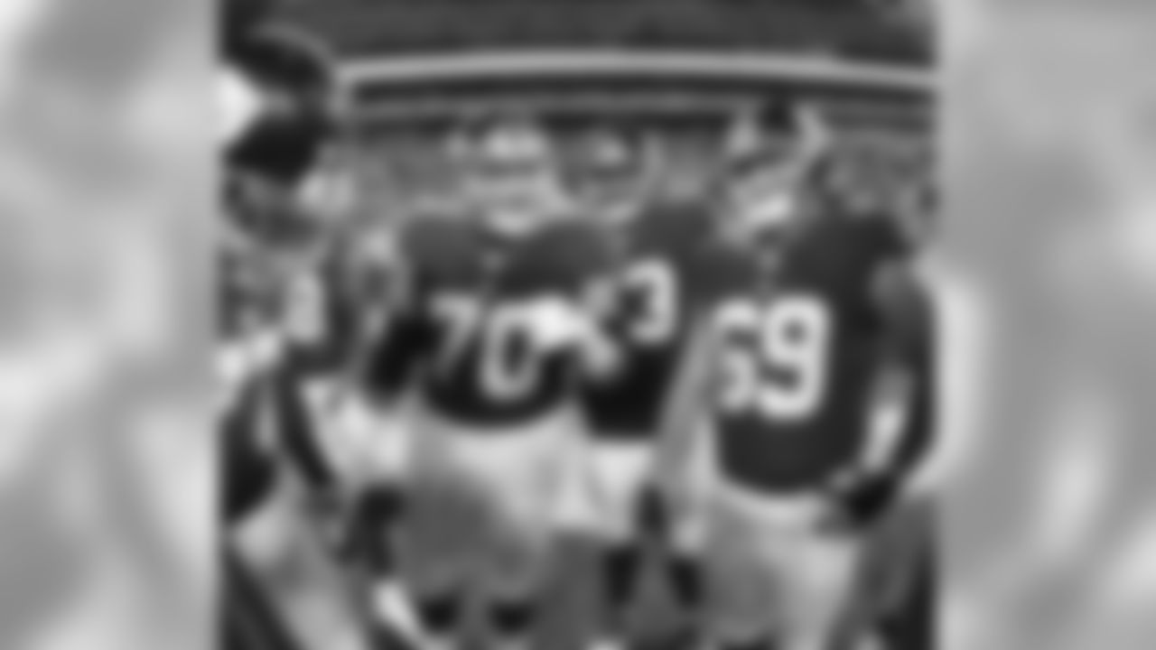New York Giants center Weston Richburg (70) talks to his team mates before a week 10 NFL football game against the Cincinnati Bengals on November 14, 2016 in East Rutherford, NJ. (Evan Pinkus via AP)