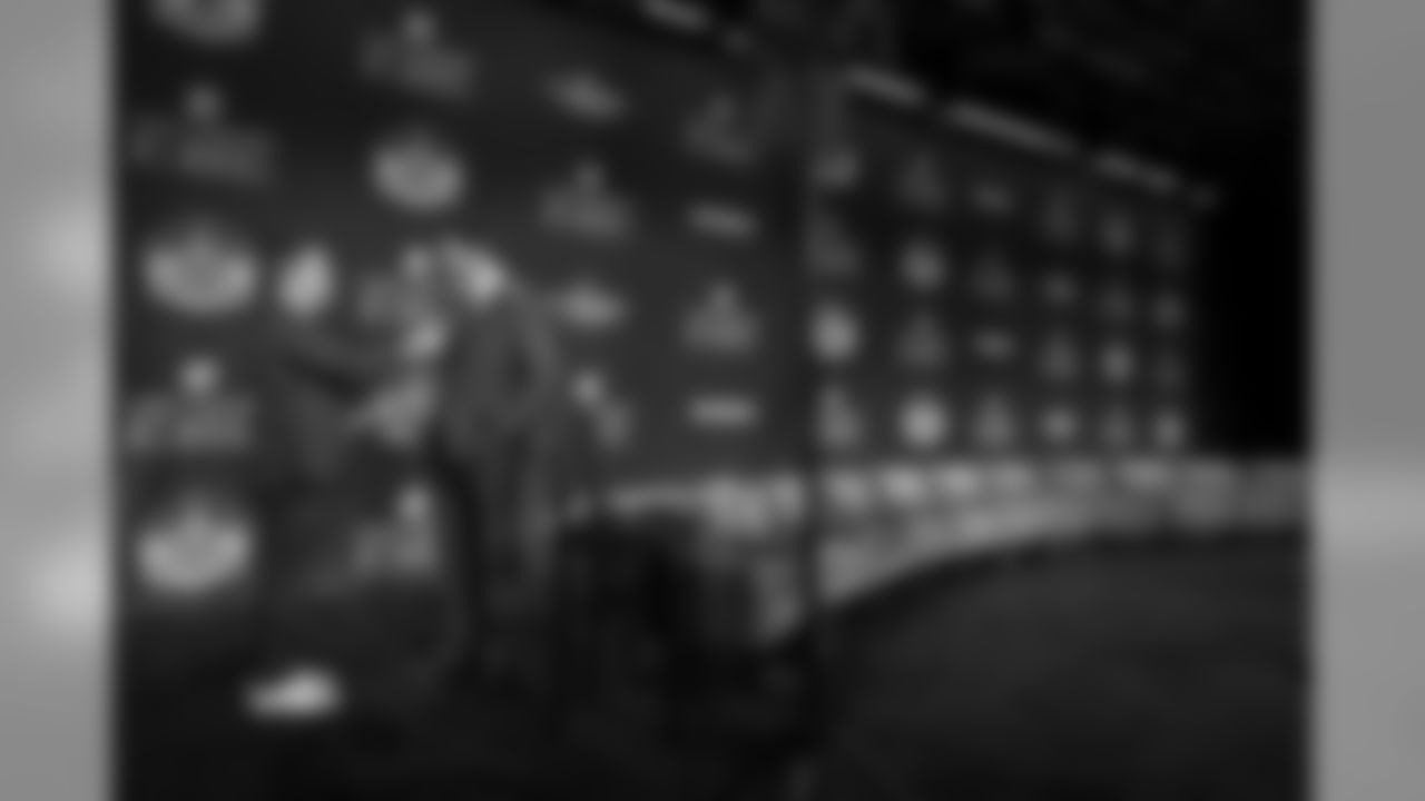 2020_0201_NFLHonors_HOF_SteveHutchinson_0016