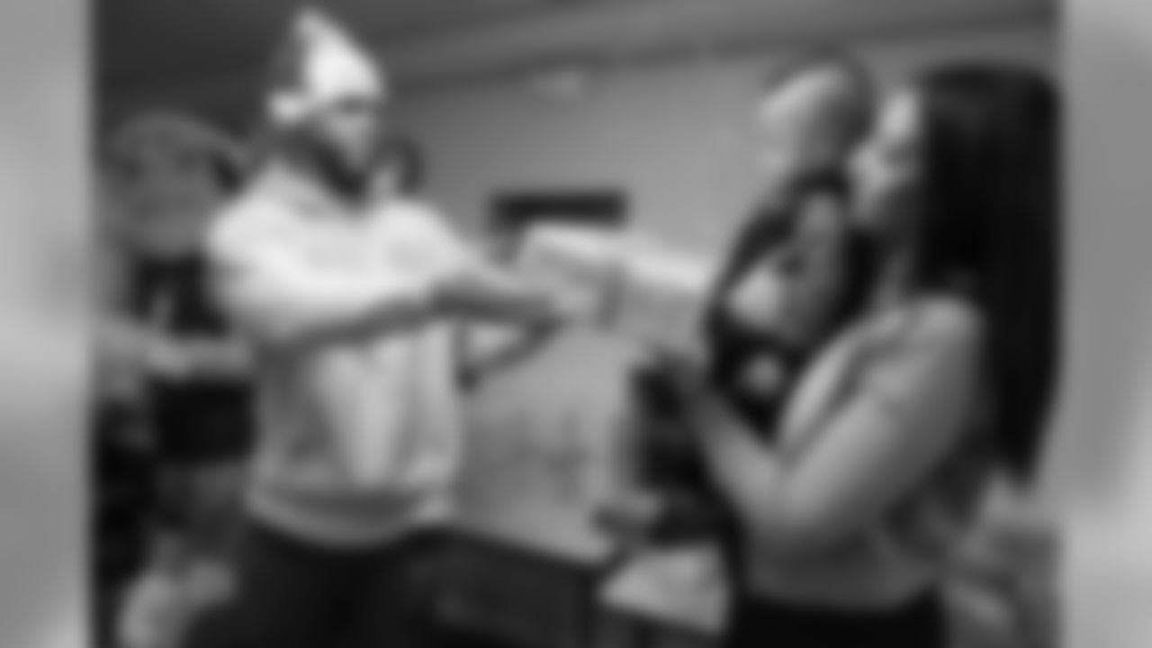 2019_1209_CR_BarrHolidayParty_0134