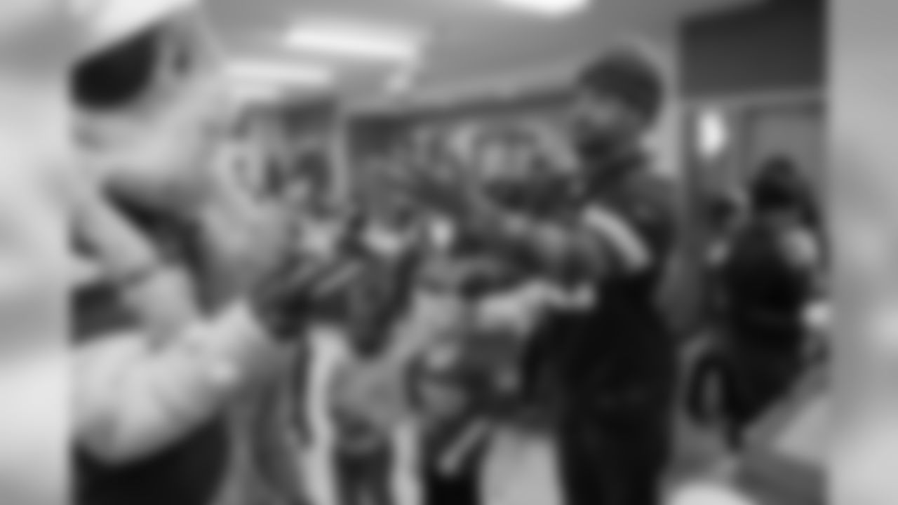20191209_AnthonyBarrsHolidayParty_037