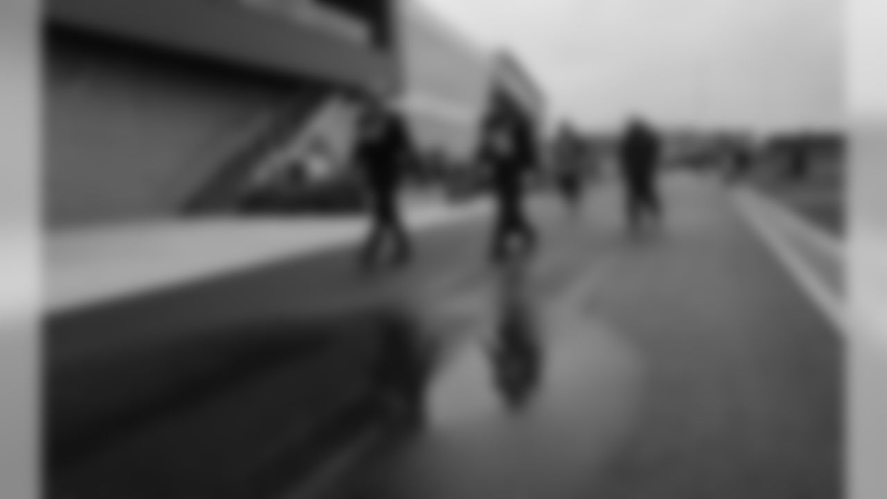 L1390180_1
