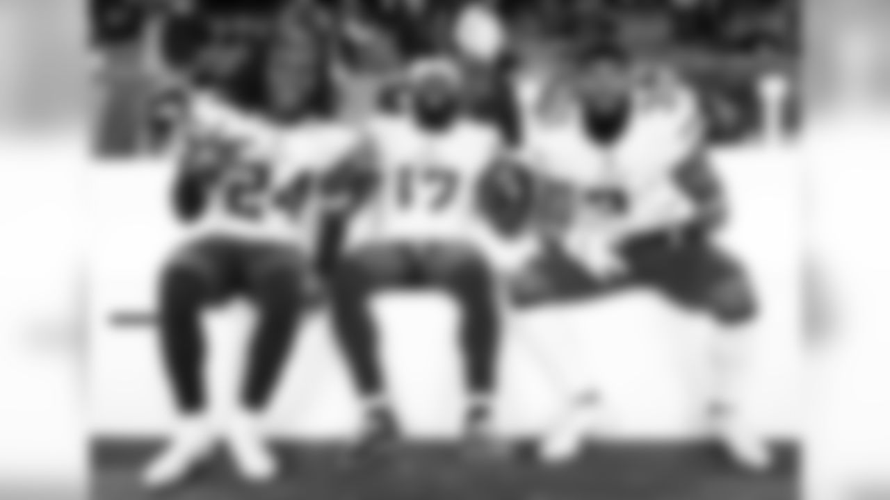 2019_0115_Event_VikingsWomenTeamHuddle_0015
