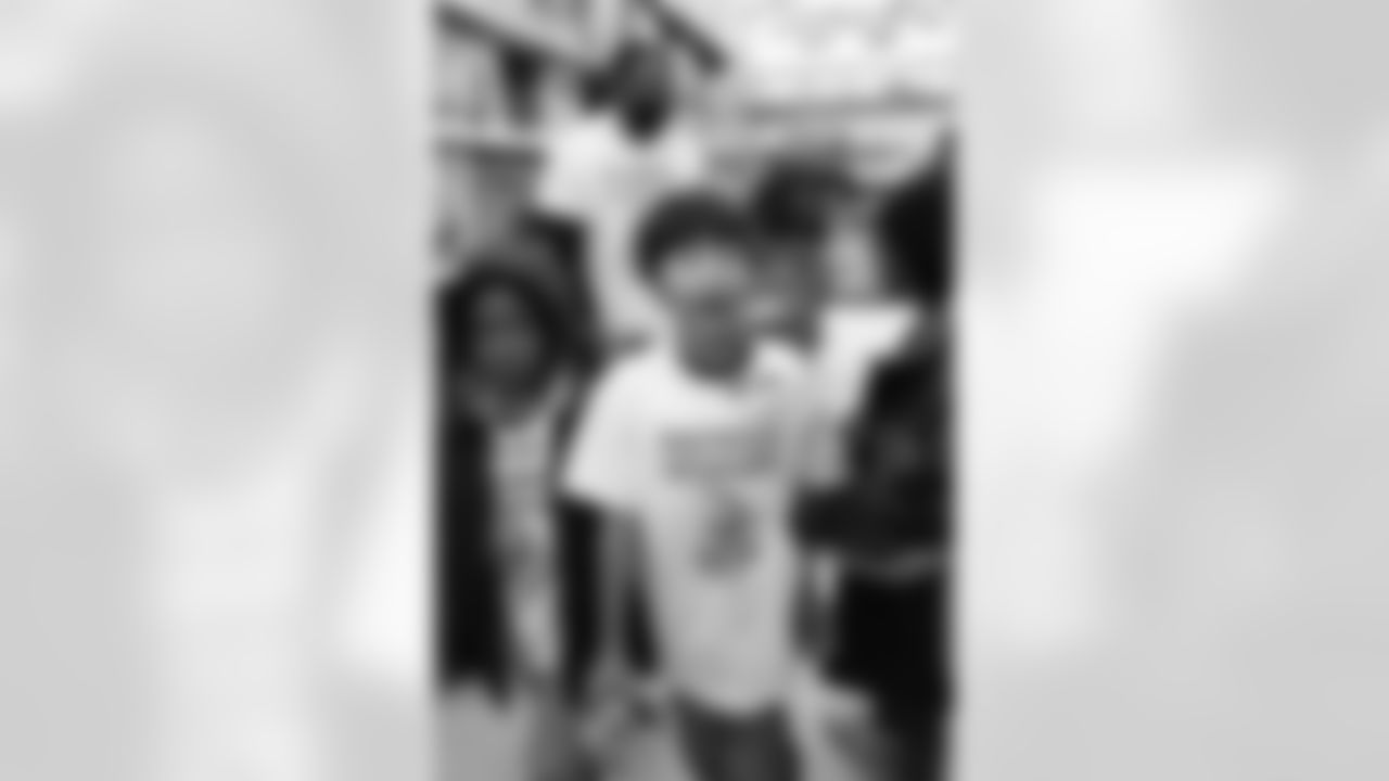 120522_ShopWithaJock_PP_018