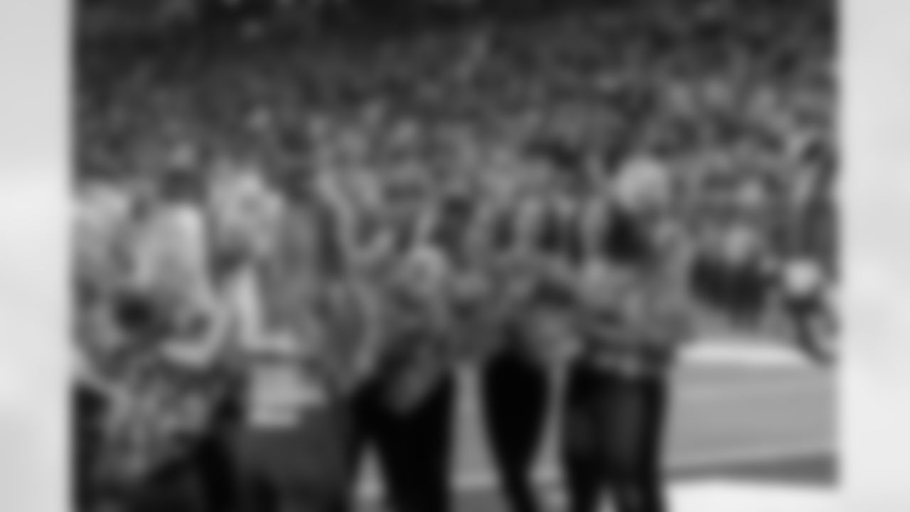Minnesota Vikings vs Pittsburgh Steelers
December 9, 2021
U.S. Bank Stadium, Minneapolis, MN
Pro Bowl Cheerleader 2022