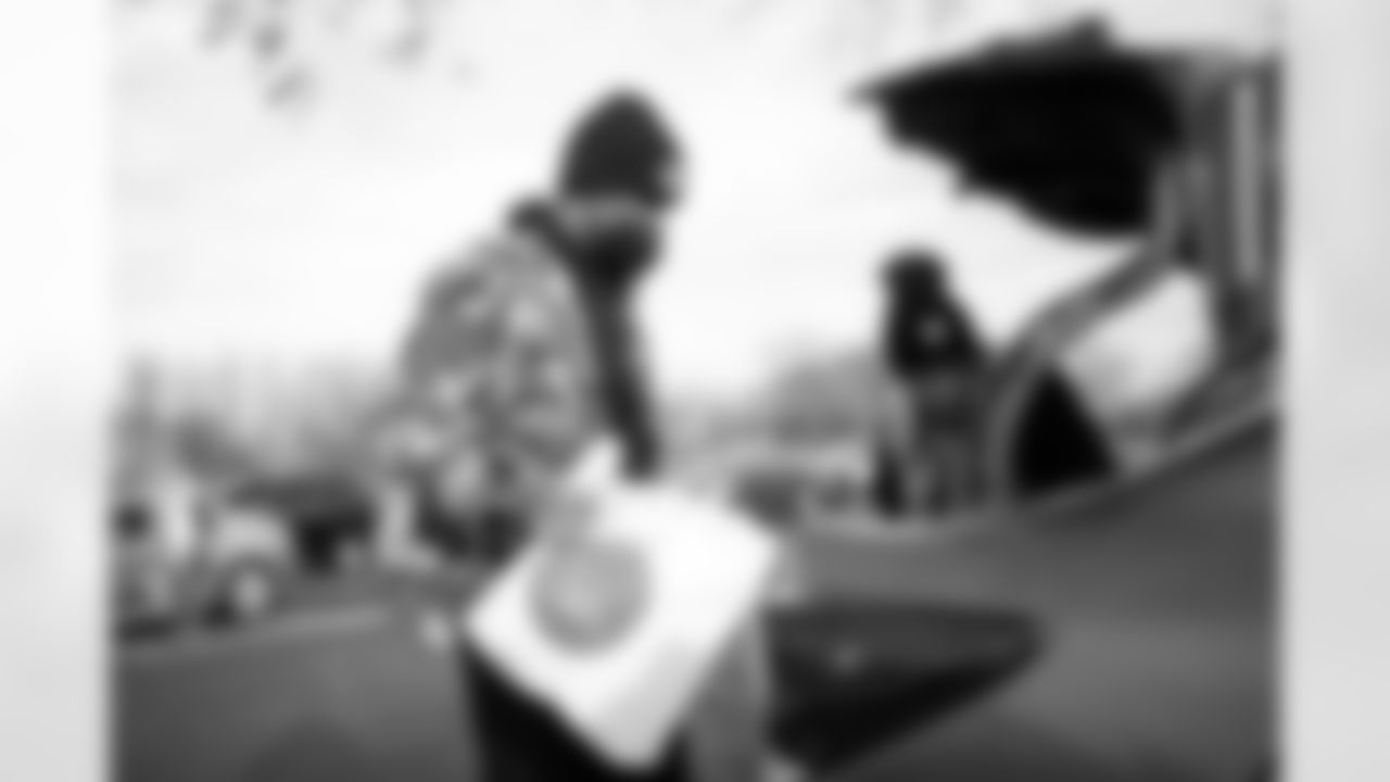 2021_1115_CR_ThanksgivingMealGiveaway_0018