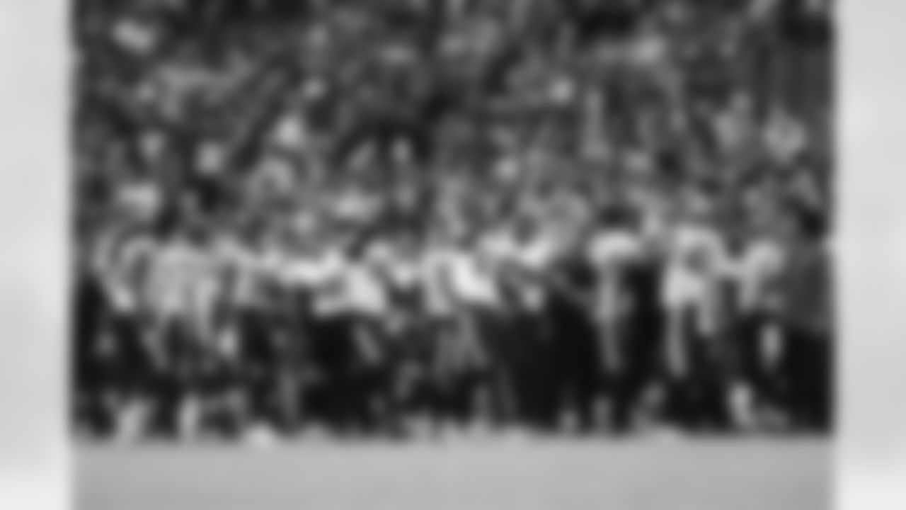 0827_Away-3-27