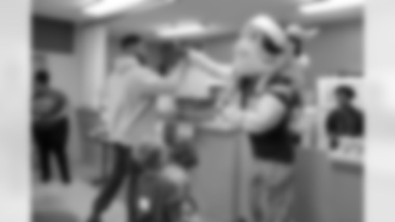 2019_1209_CR_BarrHolidayParty_0046