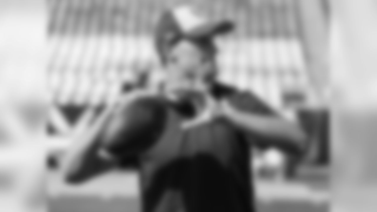 Minnesota Vikings quarterback Kirk Cousins (8)
