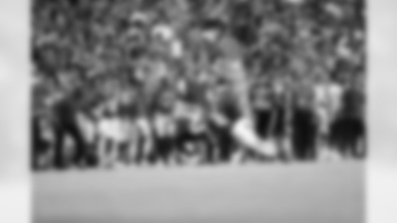 0827_Away-4-22