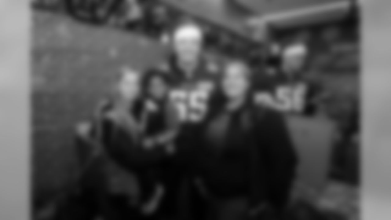 2019_1218_CR_OffensiveLineChristmasParty_0041
