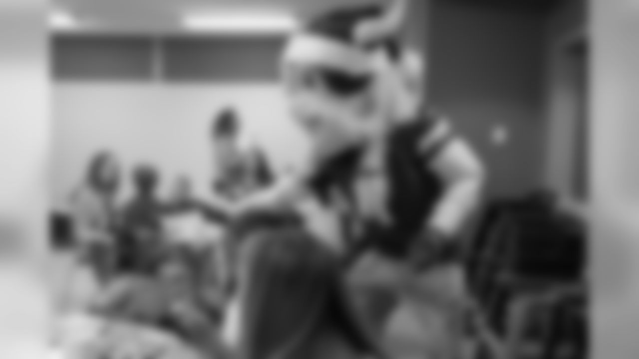 20191209_AnthonyBarrsHolidayParty_026