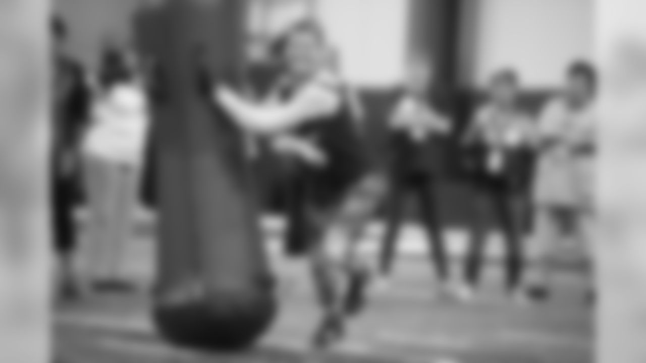 2019_0518_Event_WomensFootballCamp_0157