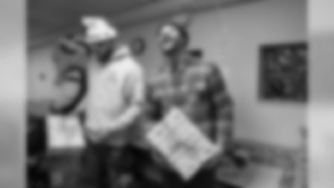 20191209_AnthonyBarrsHolidayParty_135