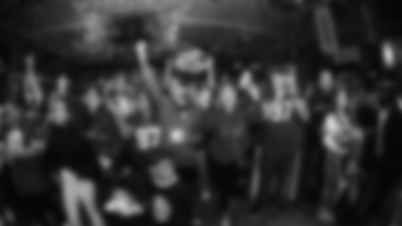 KYM13381_221120190211