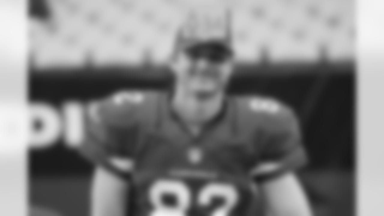 LS Mike Leach
Actual age - 38