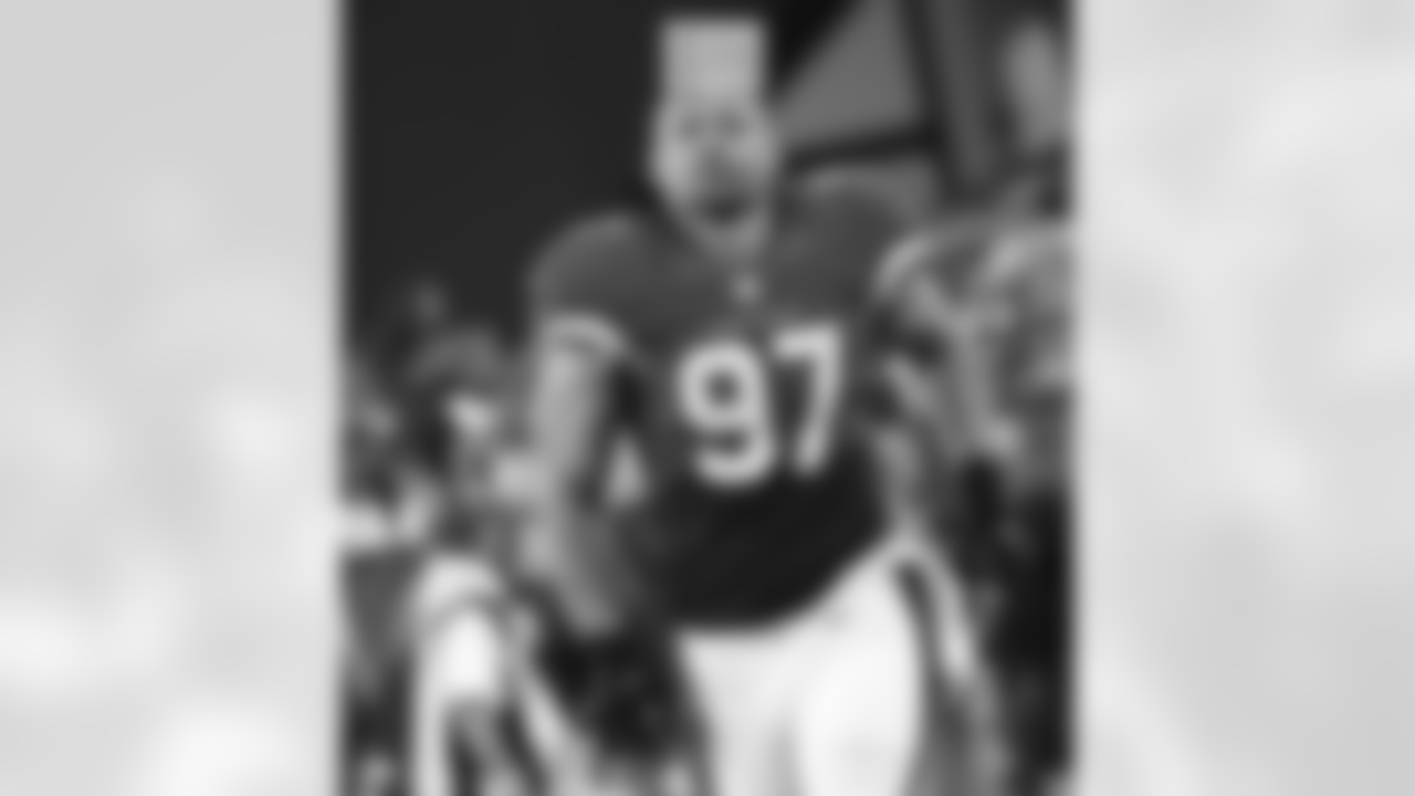 LB Lorenzo Alexander
Actual age - 31