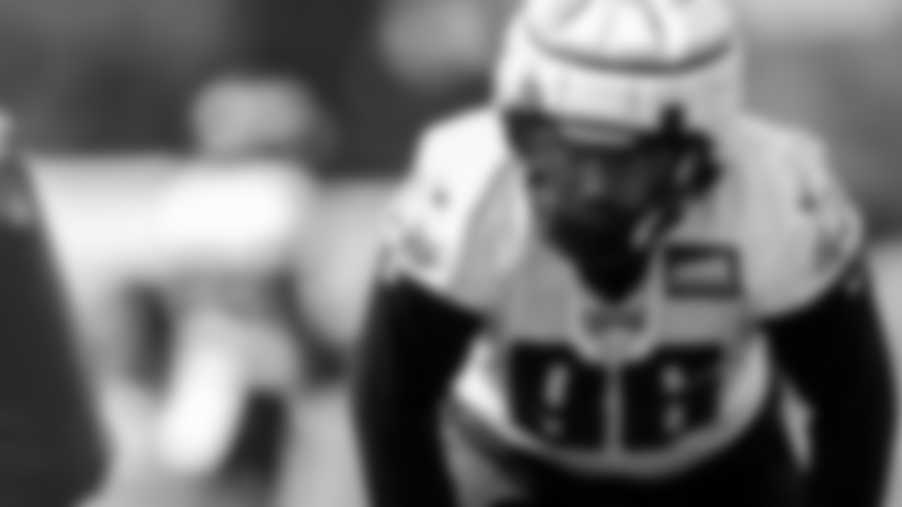 DE Derek Barnett